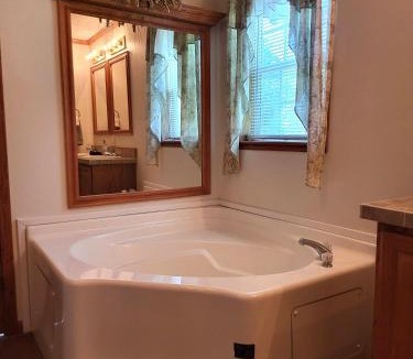 Marion House | Pondview Escape a 75-Acre Retreat