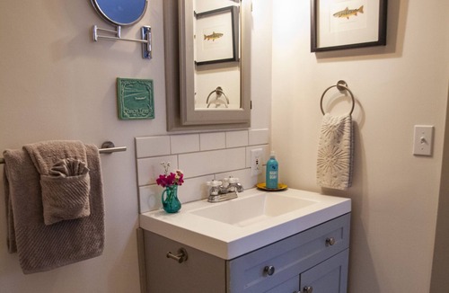 Alden Apartment | Quiet retreat near Torch Lake w/ artists studio guesthouse. Amazing star gazing!