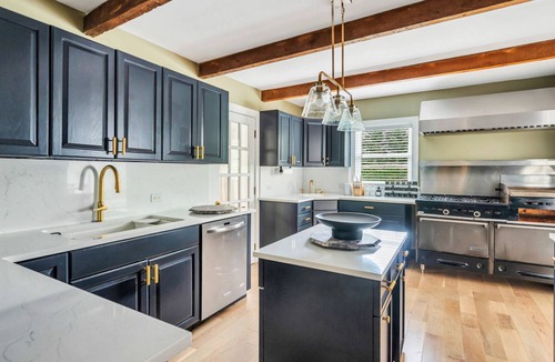 Village of Southampton House | Quintessential Hamptons home with 6 bedrooms (all ensuite bathrooms), open.