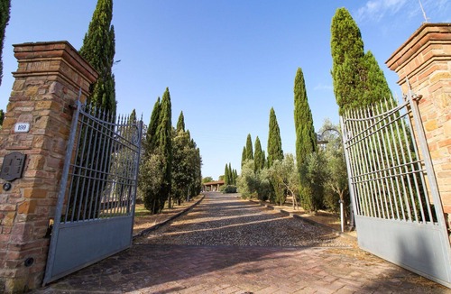 Montaione Apartment | Residence in Montaione with 3 bedrooms sleeps 6