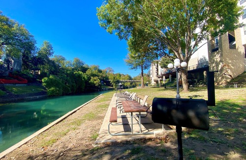 New Braunfels Condo | River City Resorts: INV 115: Free Tubes, On Comal, Walk to Schlitterbahn