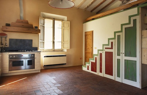 Marti Apartment | Rural Loft in Pisa Province with Magnificent views over surrounding Tuscany