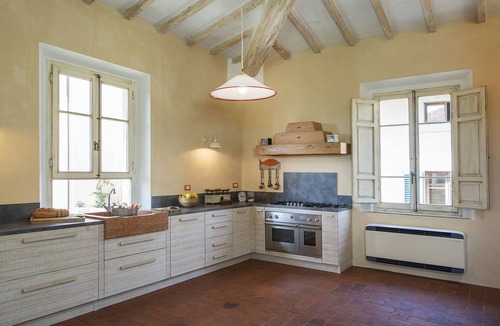 Marti Apartment | Rural Loft in Pisa Province with Magnificent views over surrounding Tuscany