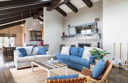 Cedar House | Sandbar Cedar Cottage on Lake Leelanau