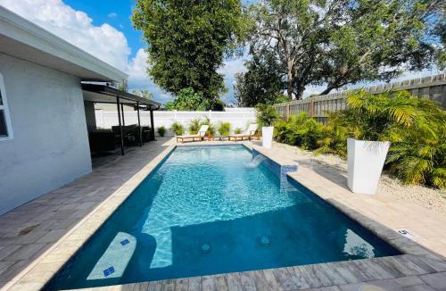 South Gate Ridge House | Sarasota Paradise home near Siesta Key Beach