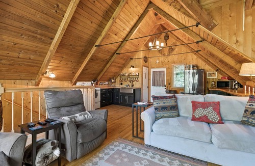 Gold Bar House | Seventh Heaven - Stunning views, beach and swimming w/hot tub at Stevens Pass