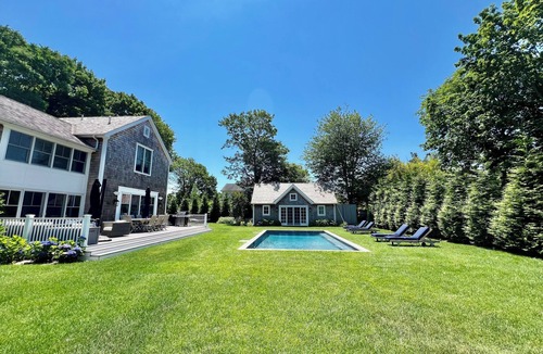 Village of Southampton House | SH Village Luxury with Pool House Spa - Guest Cottage. Walk to Town!