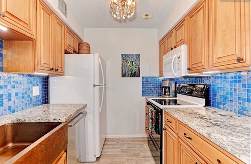 Siesta Key Condo | Siesta Key Beach IDEAL LOCATION BEACH, VILLAGE, HEATED POOL