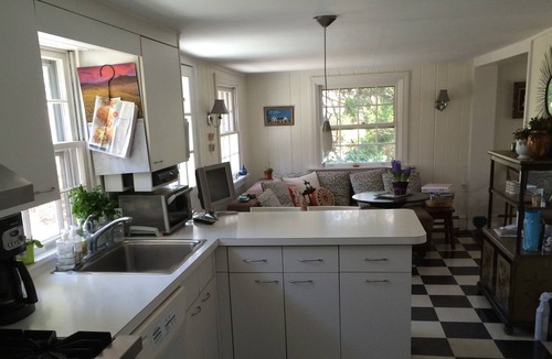 North Sea Cottage | Southampton Bay Beach Charming Family Vacation House - free sandy beach access