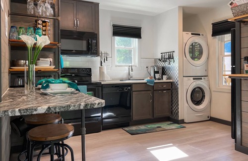 Southport House | Southport Tree Escape - King Treehouse Downtown