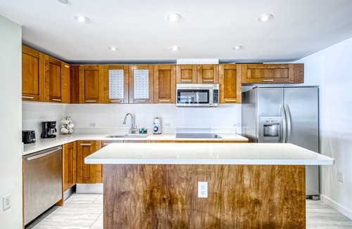 South Pointe Apartment | Spacious condo - rooftop pool & incredible location - dog-friendly