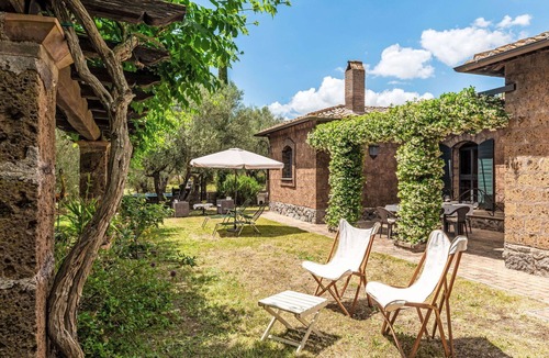 Vetralla Villa | Stunning private villa with private pool, WIFI, TV, patio, pets allowed and panoramic view