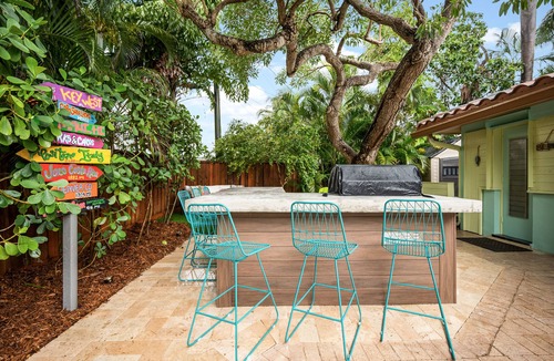 Fort Lauderdale House | Sunny Palms Villa - Heated Pool + Hot Tub, 2 miles to the Beach!