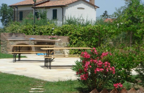 Cortona Villa | The Casine villa boasts seven apartments with a large Pool, free WiFi & parking