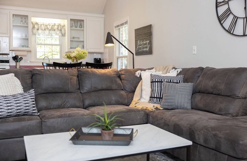 Forest Apartment | The Cottage at Virginia Sojourn: Peaceful Brick Cottage w/Sunset Mtn Views