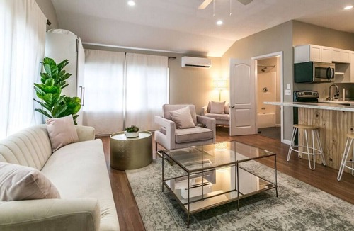 Sylvan Beach Apartment | The Lilly Pad Charming 1BR Walk to Sylvan Beach