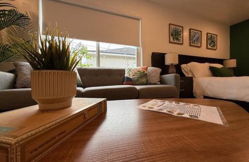 West Little Havana Apartment | The Miami Tropic Suite - Private Stay with Free Parking in the Heart of Miami