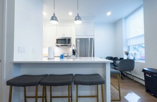 Turtle Bay Apartment | The Modern-Midtown East Duplex – 3BR w/Designer Finishes -Sleeps 10
