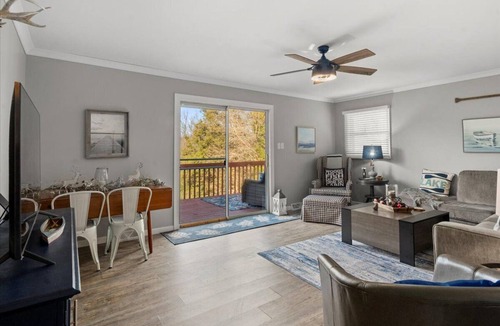 Goreville House | The PorterPlace, Kayaks, Canoe, FirePit, Waterfront