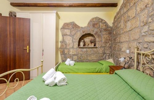 Grotte di Castro Apartment | The Stone House Historic Center