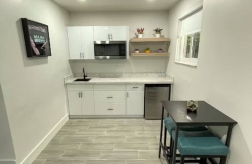 West Little Havana Apartment | The Vice City Suite Private Stay+Free Parking in the Heart of Miami