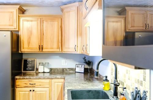 Ironwood House | Tiny Pines Cottage Getaway - 2BR Retreat