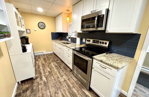 Blossvale Cottage | Tranquil 3 bedroom Sylvan Beach Cottage - Pets OK