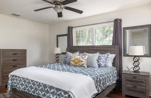 Cibolo House | Tranquility in the City, 6 BR, Backyard Oasis