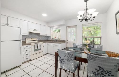 Ridge Wood Heights House | Tropical Fruit Garden