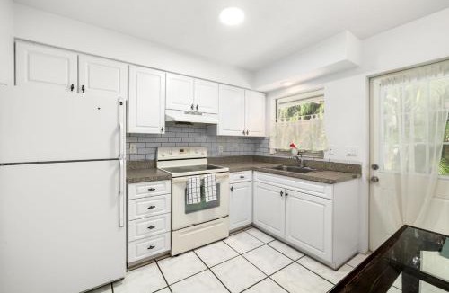 Ridge Wood Heights House | Tropical Fruit Garden