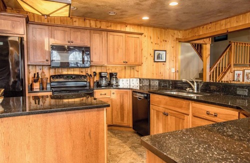 Bessemer Ski Chalet | Ultimate Luxury with Stunning Views-Trailside Home On Powderhorn Mtn With Hot Tub & Sauna