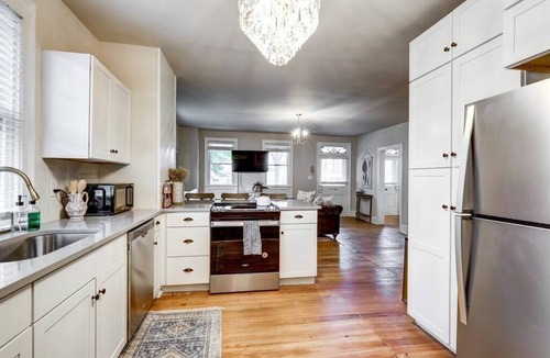 Mountville House | Victorian Manor on Main w/6 beds-10 mins to Lanc!