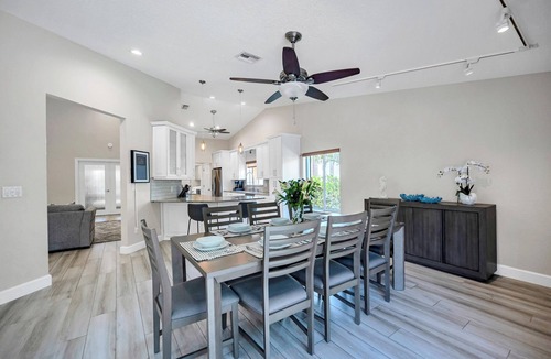Harbor Beach House | Walk to beach/Heated Pool/Ample residence/Marlin Key