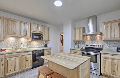 Ontonagon Cottage | Walk to Lake Superior: Ontonagon Home w/Fire Pit!