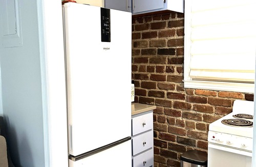 Historic Downtown Savannah House | Welcome to the Nest, a unique private carriage house-Great Value!