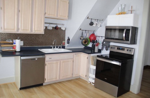 Kokomo House | Welcoming up to 12 guests in our 3-bedroom house in charming Kokomo!