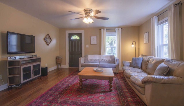 1-BR Gem Near Downtown & Nature Escapes