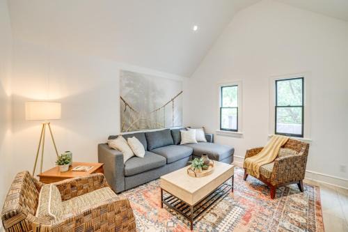 1 Mi to Dtwn Grand Rapids: Chic Condo w/Balcony!