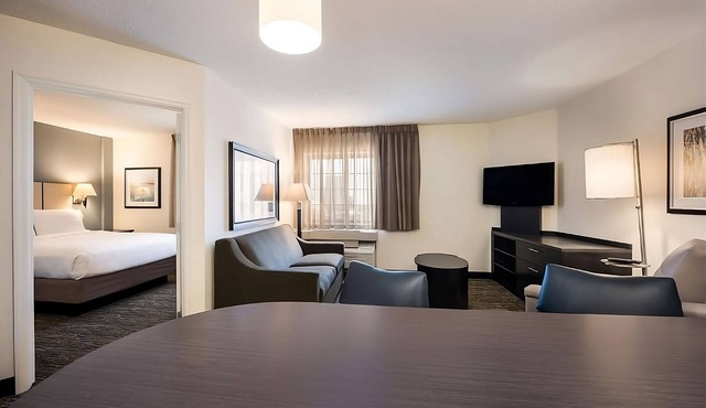 2 Large Suites with Private Kitchens! Pets Allowed! Near the Downtown Royal Oak!