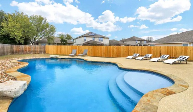225 Cape Neddick · 47) Phenomenal home with Pool!