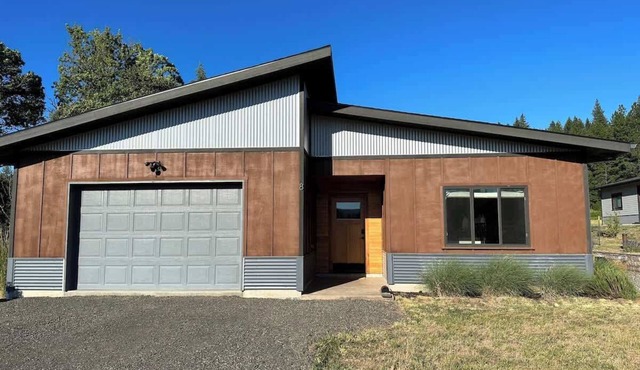 3 Bed/2 Bath Home In Paradise!