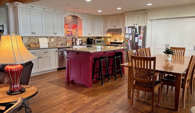 3-bed/3-bath house on Lake Oconee with amazing view!