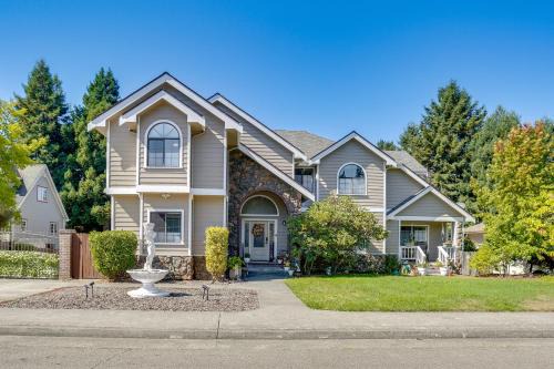 3 Mi to Sequoia Park Zoo: Spacious Home w/Sunroom