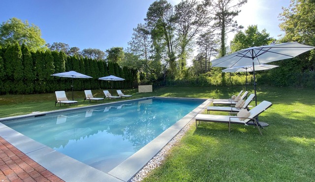5BR, Luxury Home, Pool, Large Yard , Close to Beach & Town