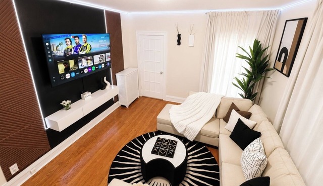 6BR Apt Workspace Near Lakefront + Red Line