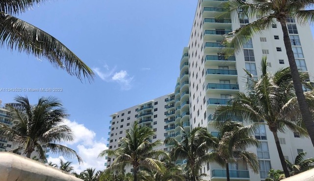 79-A Free Parking! ★ Luxury Hollywood Beachfront Condo