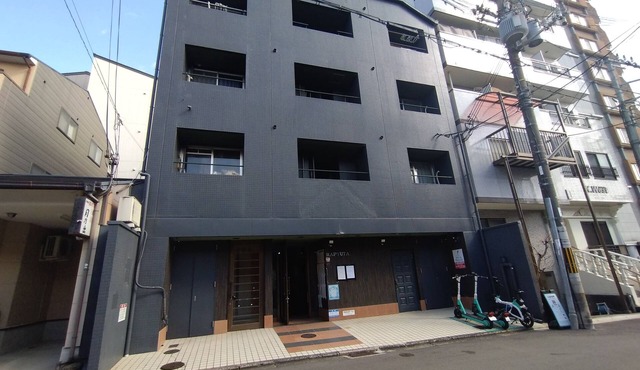 A hole in the ground downtown! 311 Fully equipped kitchen & rooms for long term stays