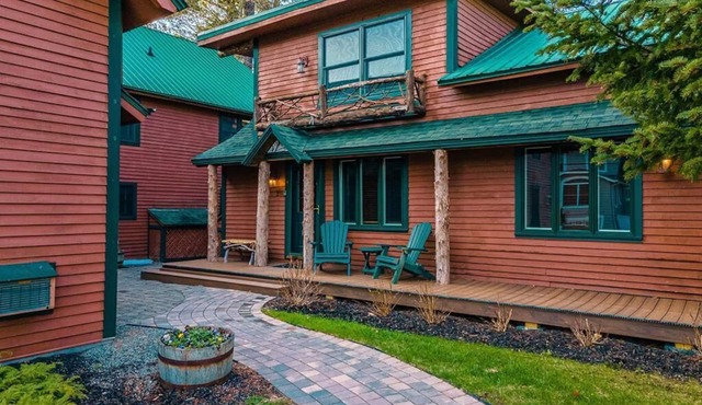 Adirondack 2 Bedroom Condo, 5 minute walk to Downtown Lake Placid
