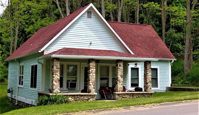 Alden Cottage 3 night minimum and pet friendly!