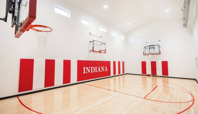 Amazing Home Near IU's Campus with INDOOR Basketball Gym & Outdoor Pool/Hot tub